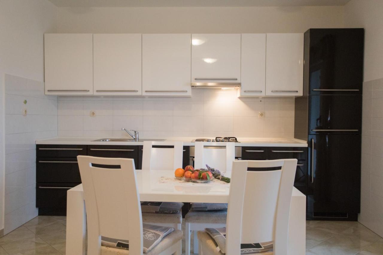 Apartments By The Sea Razanj, Rogoznica - 7484 Buitenkant foto