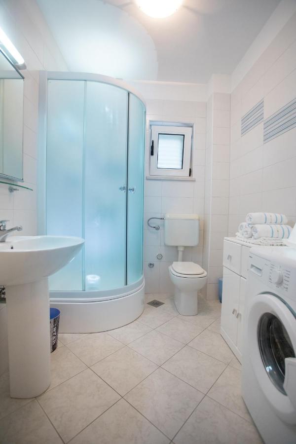 Apartments By The Sea Razanj, Rogoznica - 7484 Buitenkant foto