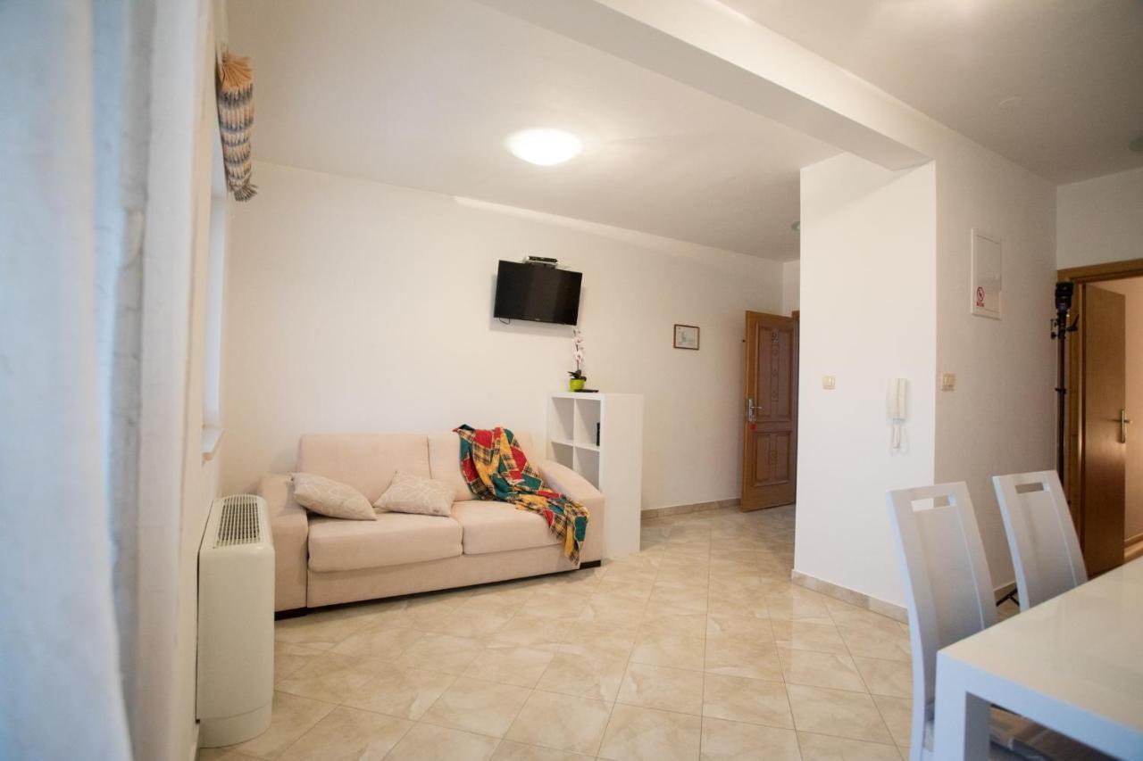 Apartments By The Sea Razanj, Rogoznica - 7484 Buitenkant foto