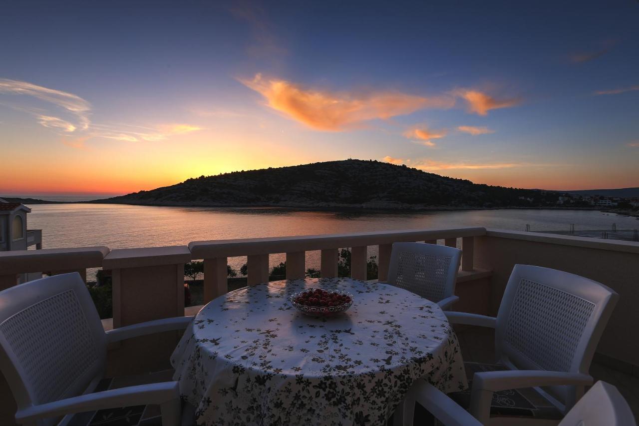 Apartments By The Sea Razanj, Rogoznica - 7484 Buitenkant foto