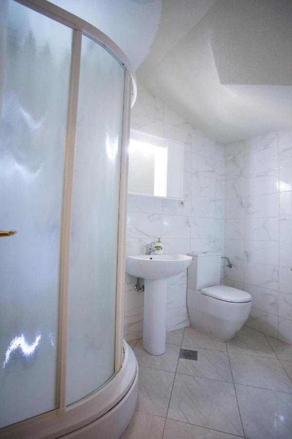 Apartments By The Sea Razanj, Rogoznica - 7484 Buitenkant foto